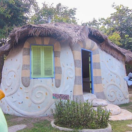 Naidee Sculptured Huts Hotel Hua Hin Exterior photo