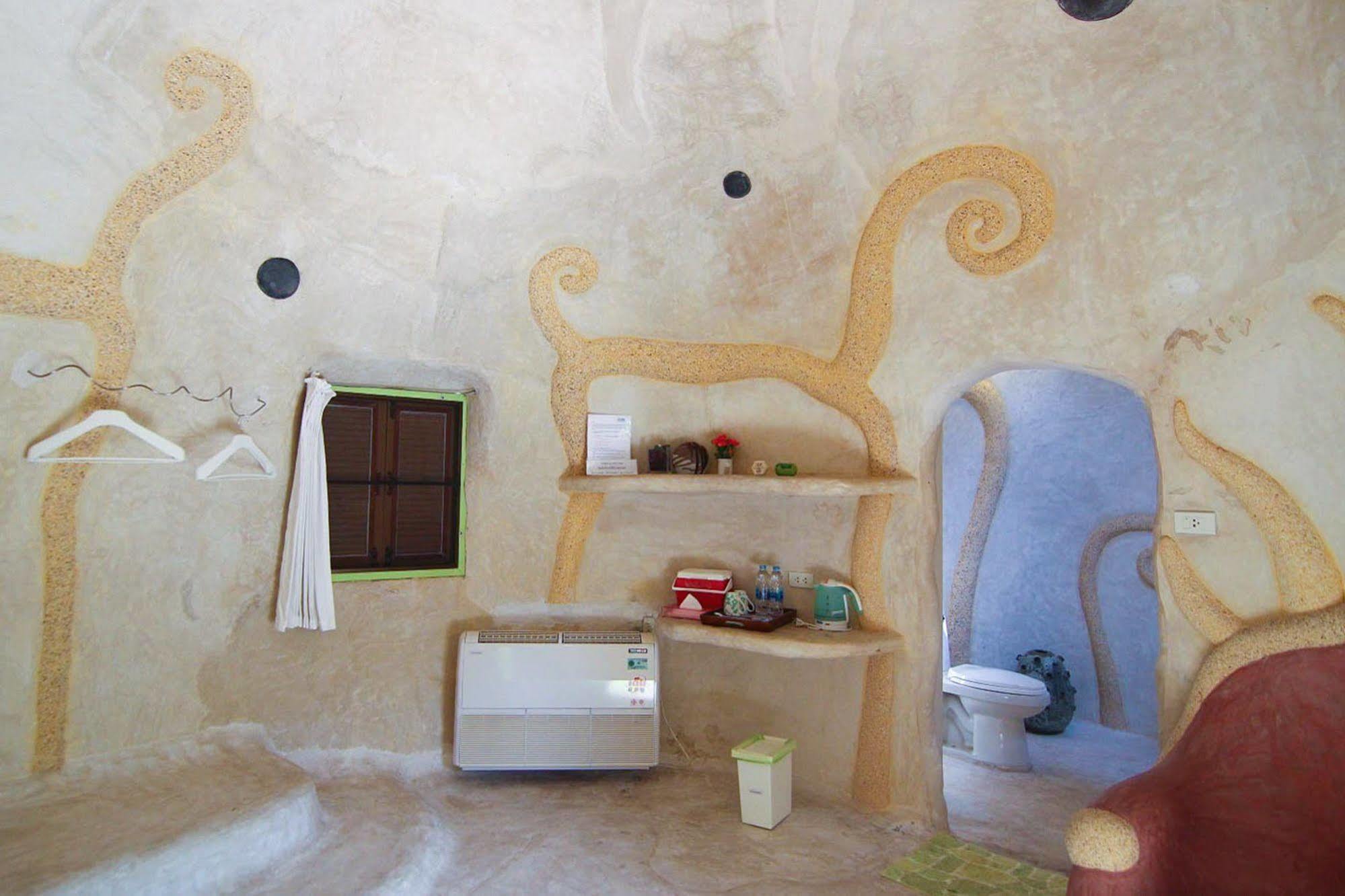 Naidee Sculptured Huts Hotel Hua Hin Exterior photo