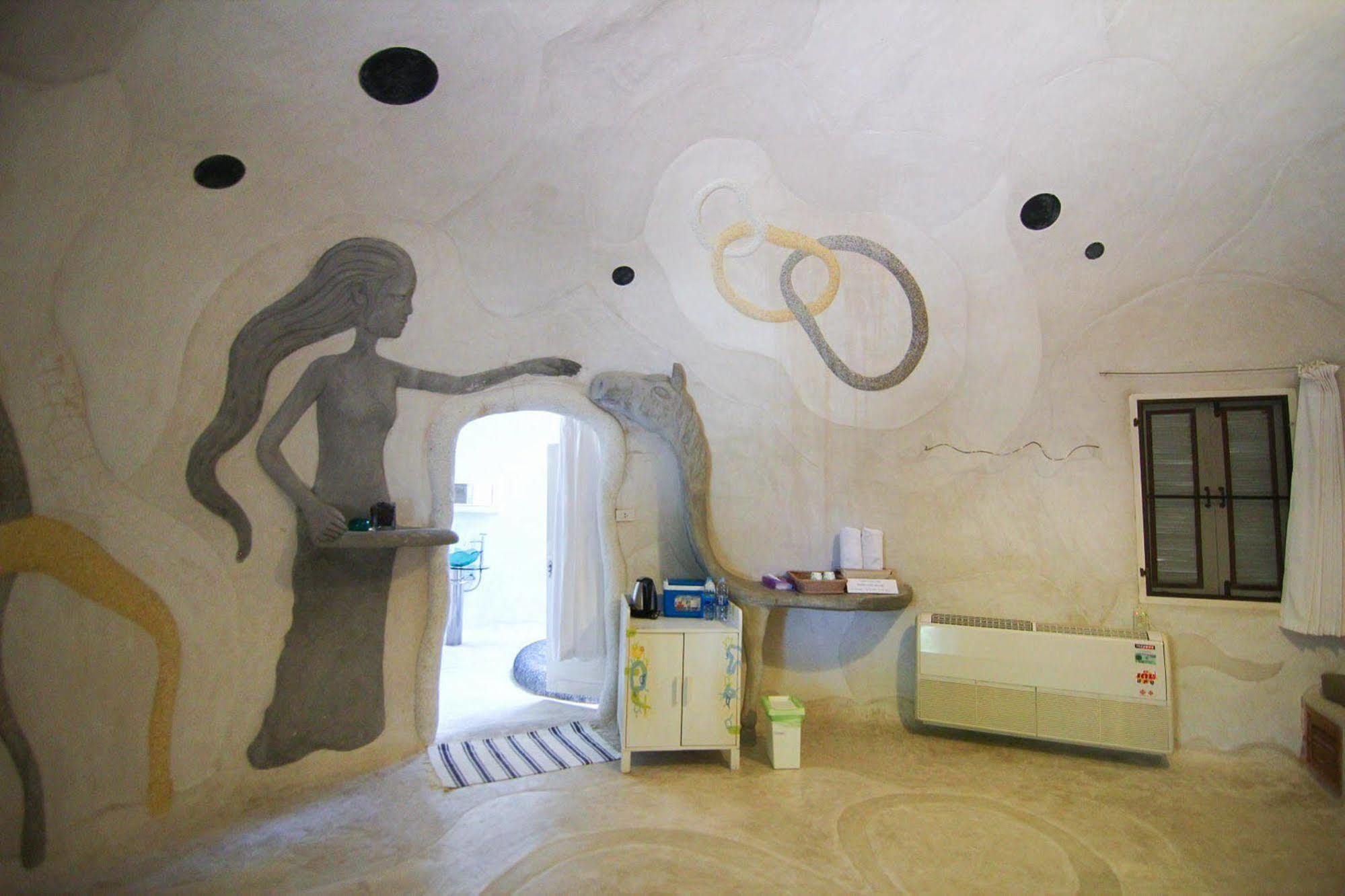 Naidee Sculptured Huts Hotel Hua Hin Exterior photo