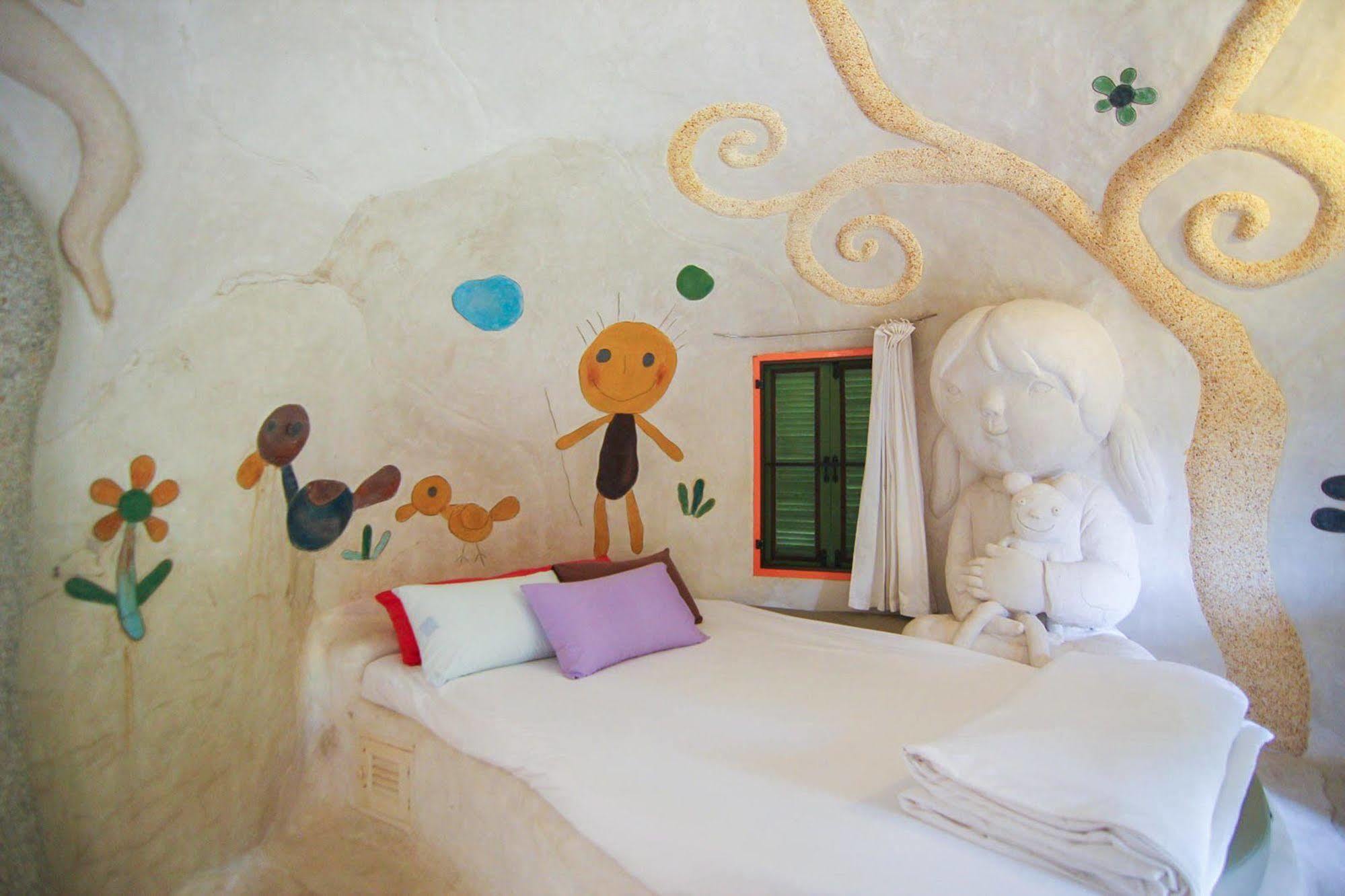 Naidee Sculptured Huts Hotel Hua Hin Exterior photo