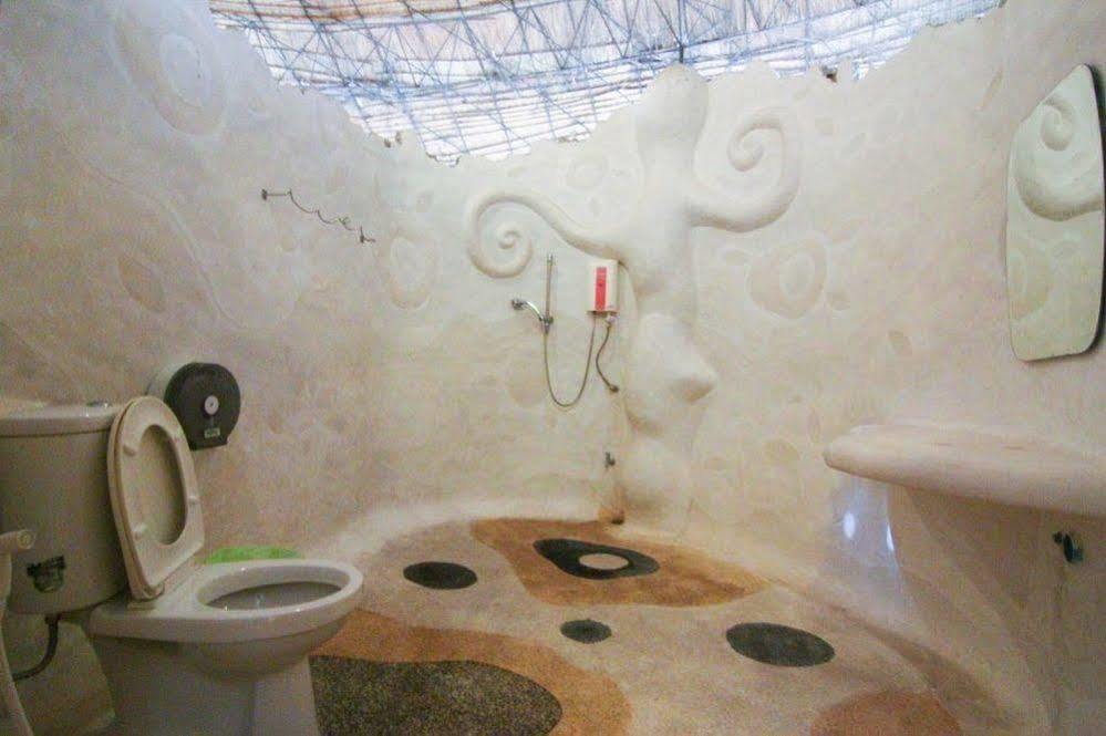 Naidee Sculptured Huts Hotel Hua Hin Exterior photo