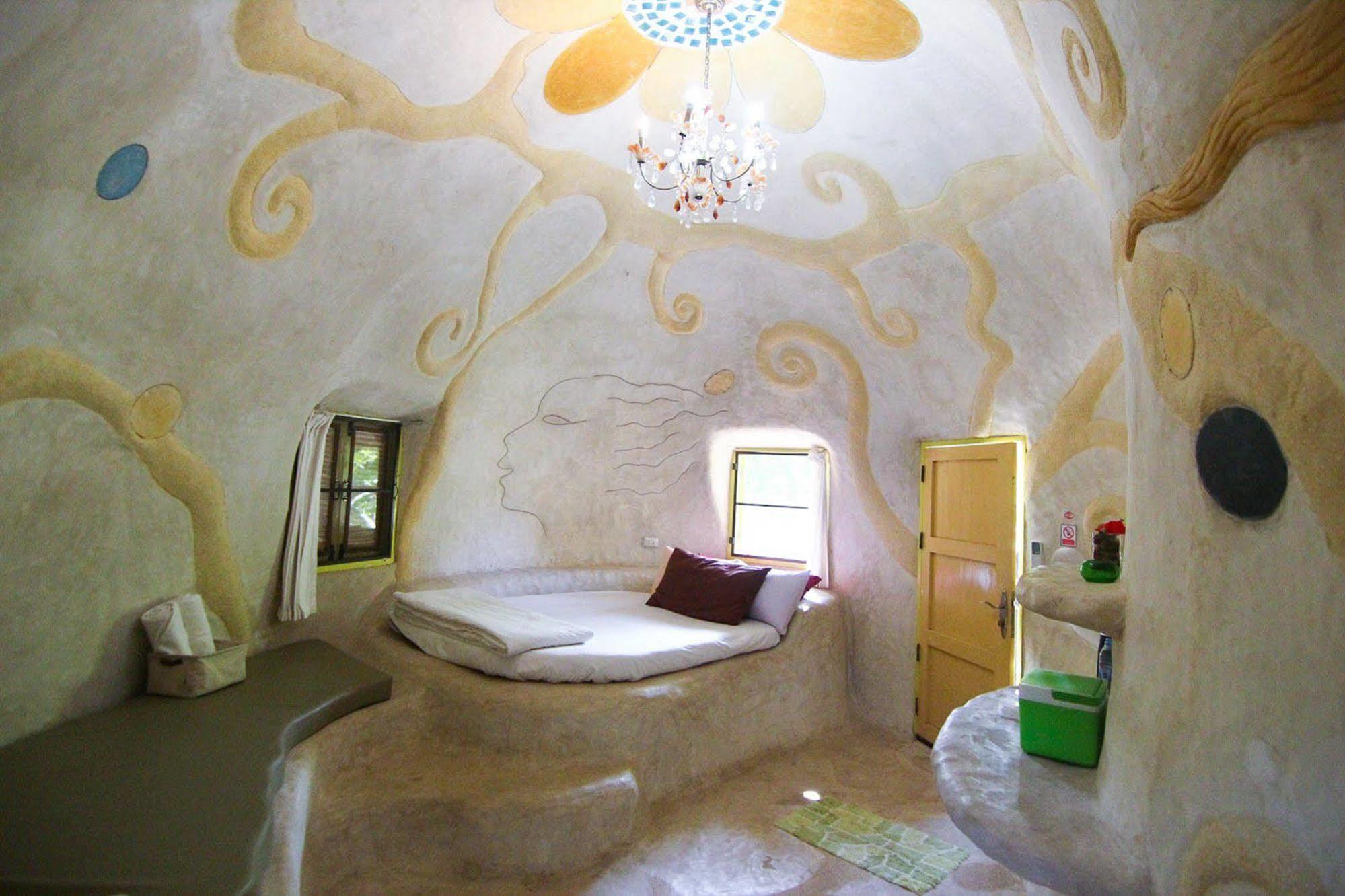 Naidee Sculptured Huts Hotel Hua Hin Exterior photo