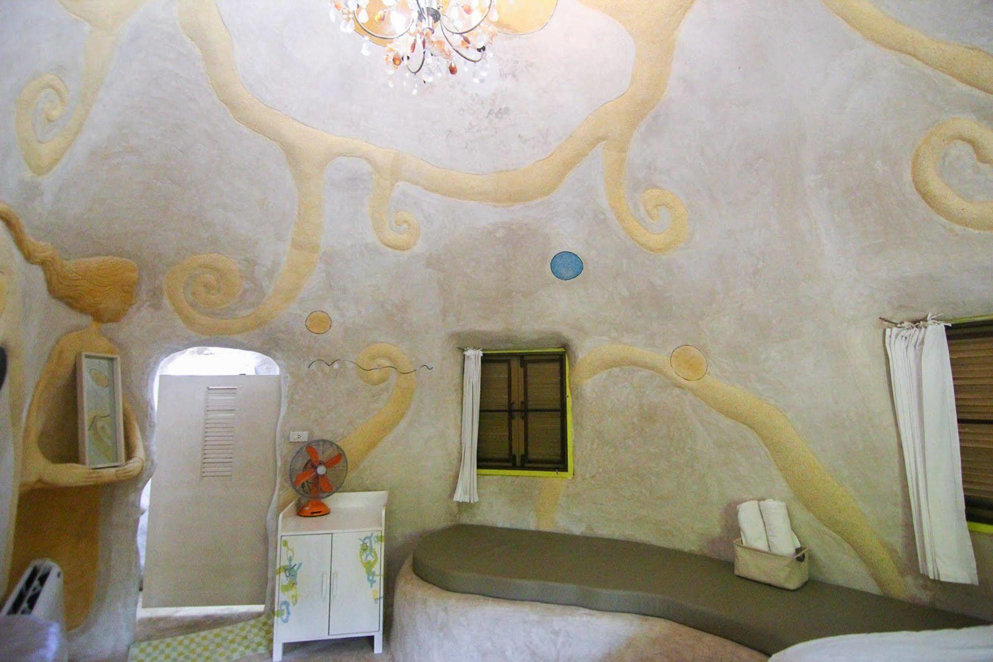 Naidee Sculptured Huts Hotel Hua Hin Exterior photo