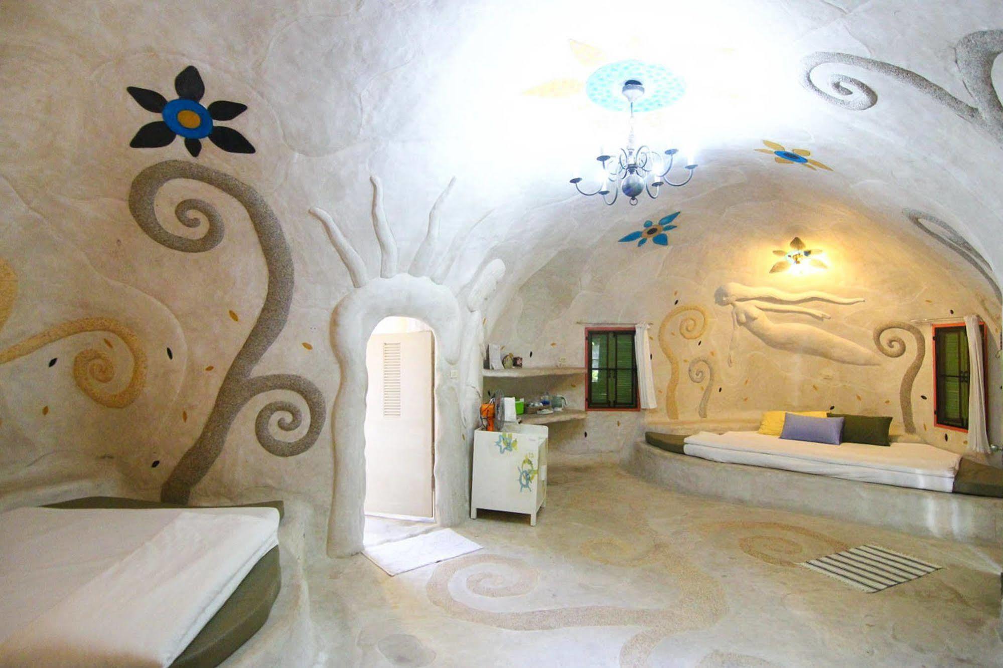 Naidee Sculptured Huts Hotel Hua Hin Exterior photo