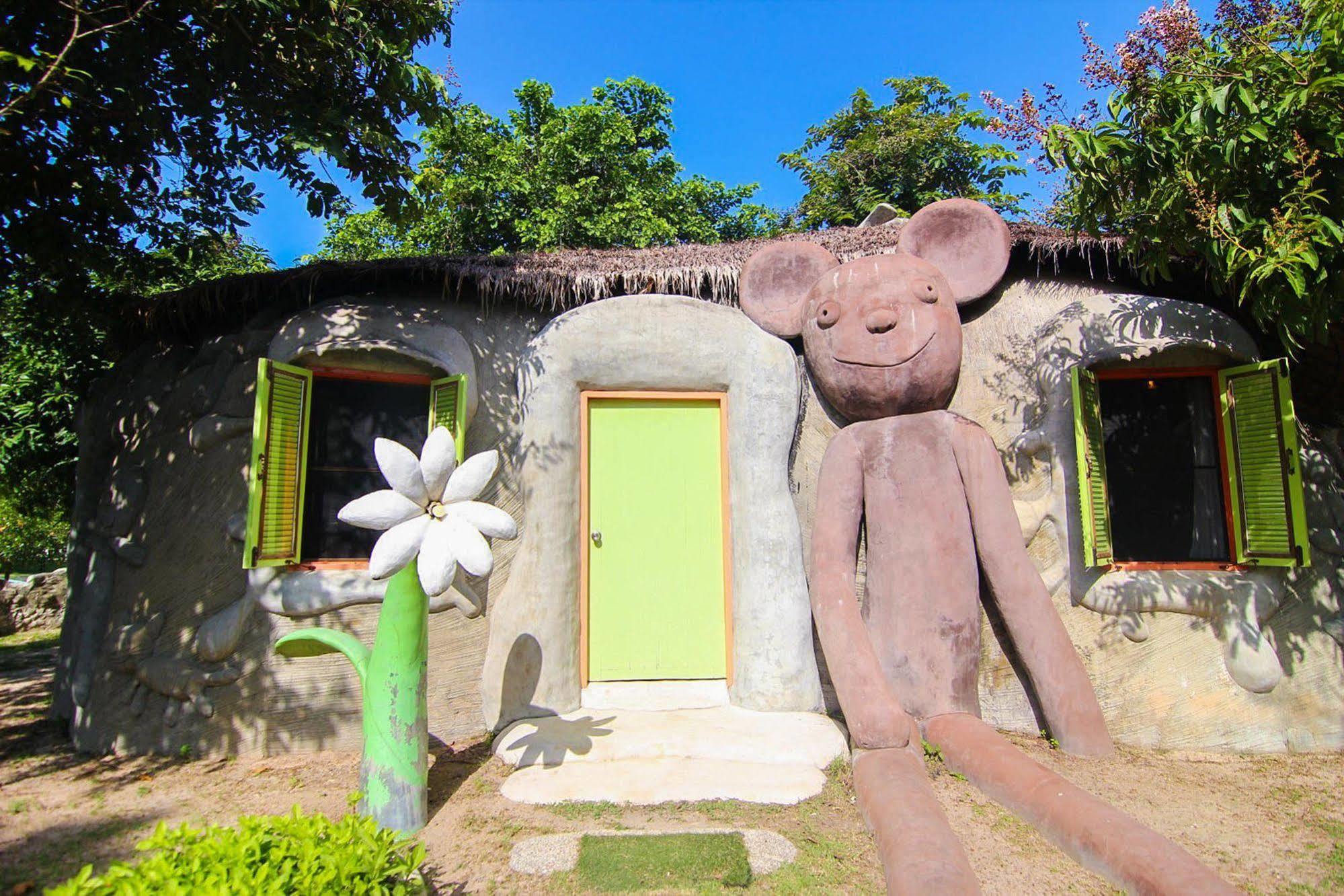 Naidee Sculptured Huts Hotel Hua Hin Exterior photo